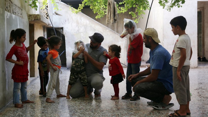 Terroristas escogen a 22 niños con sus padres para escenificar un ataque químico en Idlib