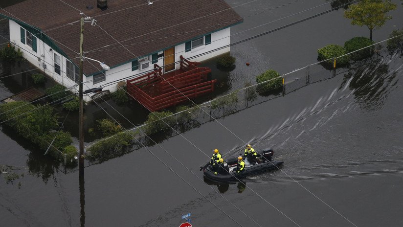 VIDEO: Un funcionario muestra un gesto de supremacistas blancos durante transmisión sobre Florence