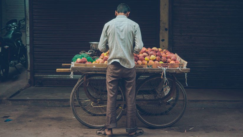 "Solidaridad pura": Vendedor pierde toda su mercadería y lo sorprenden con un emotivo gesto (VIDEO)