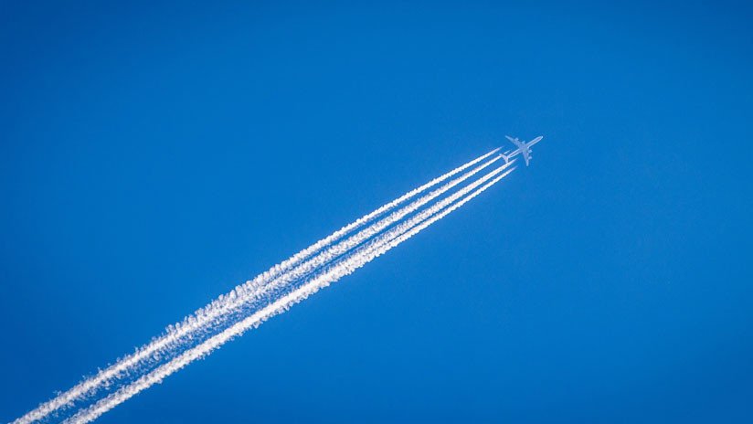VIDEO: Tres aviones tienen un espectacular (y peligroso) encuentro en pleno vuelo