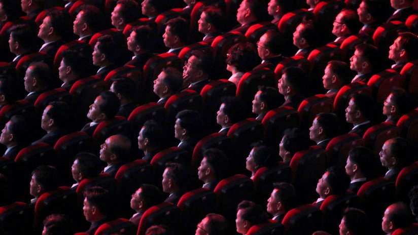 VIDEO: Los norcoreanos reciben con 'caras de piedra' a los ídolos K-pop de Corea del Sur