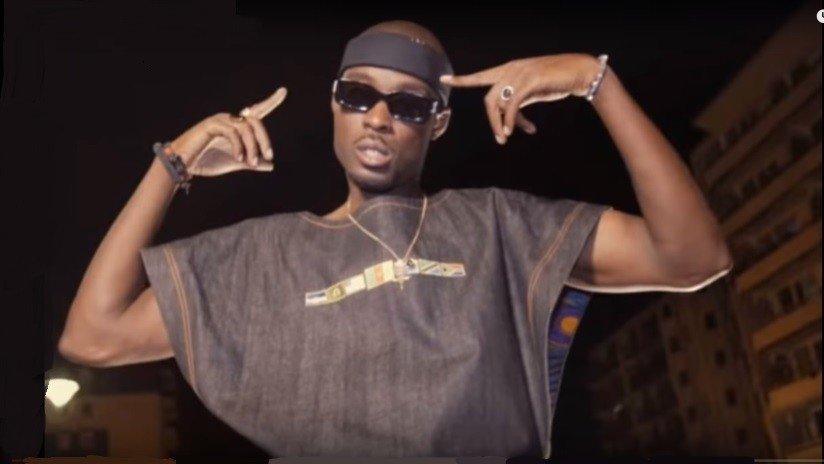 Francia: Investigan a un rapero negro por llamar a asesinar bebés blancos y ahorcar a sus padres