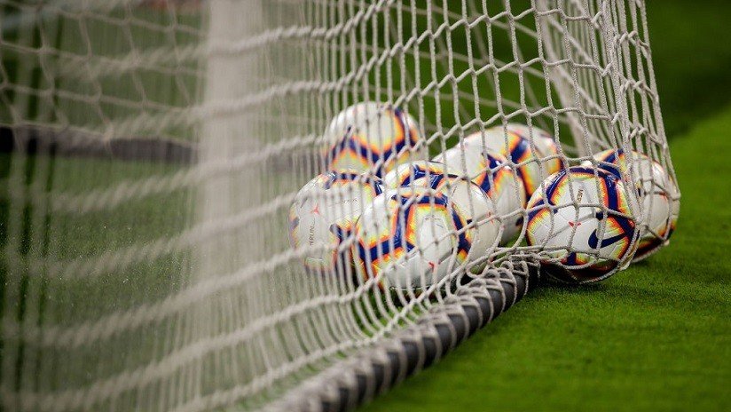 VIDEO: Portero no puede agarrar un balón que va directamente a sus manos y evoca a Karius