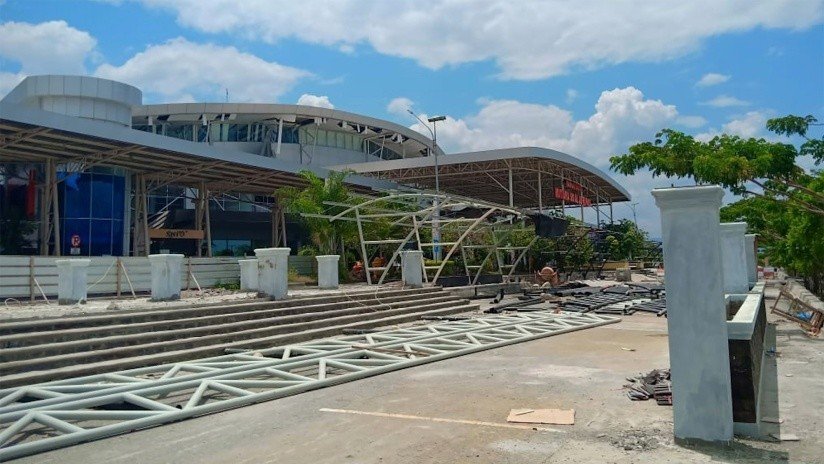 Controlador aéreo muere tras ayudar al último avión a escapar del terremoto y tsunami en Indonesia