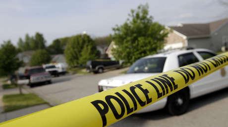 "No me toques o te mato": mujer iracunda amenaza y agrede a sus vecinos hispanos en EE.UU. (VIDEO)