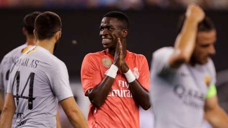 VIDEO: Muerden en la cabeza a una joven promesa del Real Madrid y el árbitro le muestra la amarilla