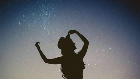 Directora de un jardín de infantes ofrece un insólito espectáculo de 'pole dancing' a los niños