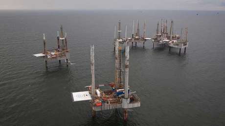 Los precios del petróleo suben en EE.UU. tras la amenaza de un huracán en el golfo de México