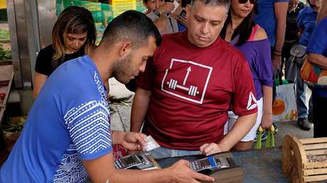 ¿Por qué los precios suben tanto en Venezuela después de eliminar cinco ceros de la moneda?