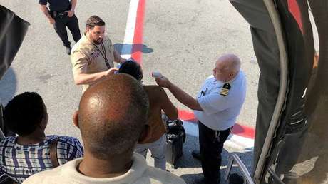 "Enfermería volante": Confusión dentro del avión puesto en cuarentena en Nueva York (VIDEOS)