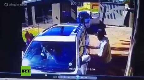 VIDEO: Una abuela embiste con su todoterreno el auto de unos ladrones armados