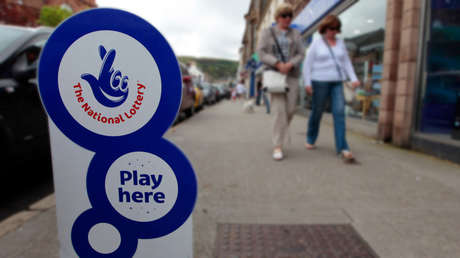 Le dice en broma a su marido que ganó la lotería y un mes después gana de verdad