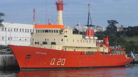 Buque argentino se aproxima a las Malvinas y un barco militar británico se lanza a interceptarlo