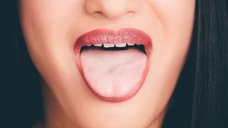 Sobrevive a un accidente de tráfico y su lengua se vuelve negra y vellosa