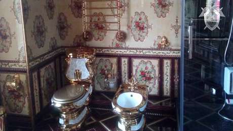 Mansiones con inodoros de oro: La Policía rusa publica video de allanamientos en una casa de juego