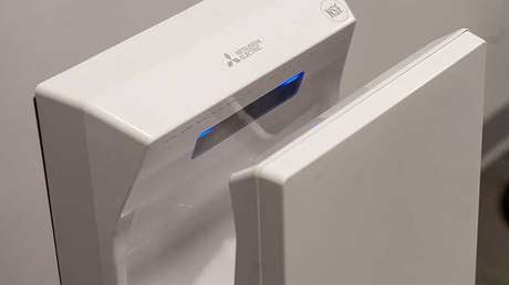 Por qué no deberías usar secadores de manos en lugares públicos