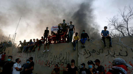 Manifestantes iraquíes toman como rehenes a dos empleados de la petrolera rusa Lukoil 
