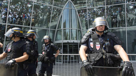 VIDEO: Persecución en aeropuerto de Lyon tras invadir un coche la pista de despegue