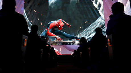 Crea un insólito plan para pedir matrimonio con 'ayuda' del Hombre Araña y fracasa