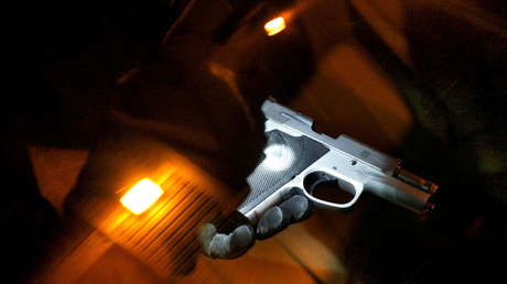 Médico turco chequea pistola para disparar al aire en una boda y muere al dispararse en la cabeza