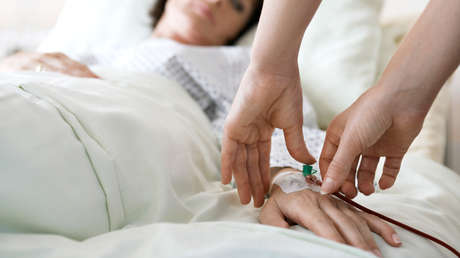 Se provoca un cáncer por morderse las uñas y le tienen que amputar un pulgar