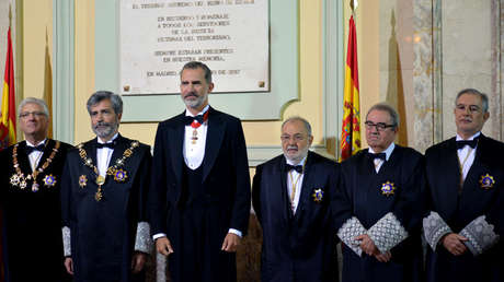 "Parece la Santa Inquisición": La foto de la Justicia española que indigna a la red