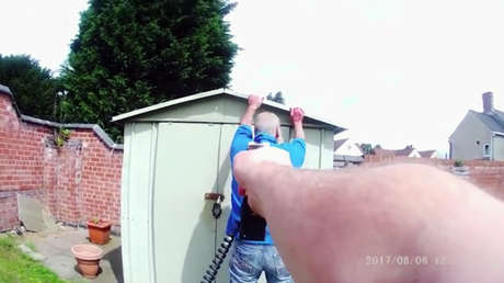 VIDEO: Detención de un asesino con las manos cubiertas de sangre grabada por una cámara corporal