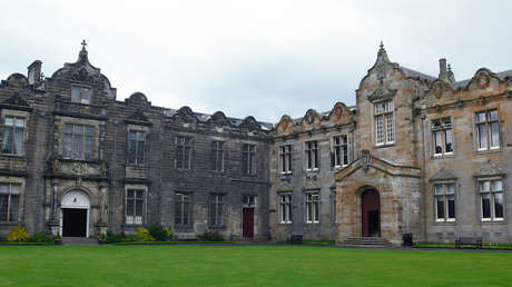 Una universitaria multimillonaria busca 12 criados para que la ayuden durante los estudios