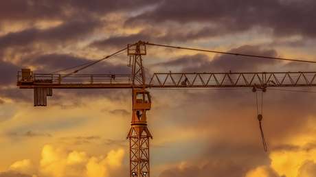 FOTOS, VIDEOS: Un grúa se derrumba en el centro de Bangkok, dejando varios heridos