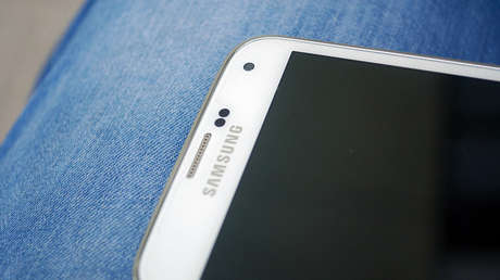 VIDEO: Un Samsung estalla al lado de una mujer con un bebé en un salón de belleza