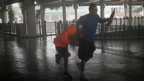 VIDEOS, FOTOS: El supertifón Mangkhut toca tierra en el sur de China con vientos de 162 km/h