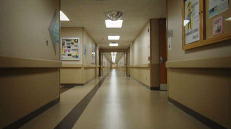 VIDEO: Decenas de enfermeras de un hospital golpean a un doctor por acosar a una colega