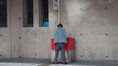 "No se hace pipí en París": Un video musical contra las personas que orinan en público se hace viral