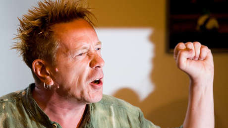 Ni 'Sex' ni 'Pistols': El aspecto del ex vocalista de la famosa banda deja sin palabras a la Red