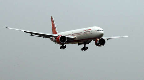 Piloto realiza un aterrizaje manual tras fallar instrumental de vuelo y salva la vida a 370 personas