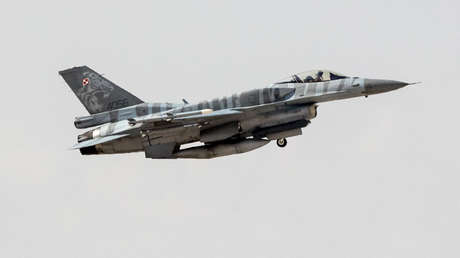 "Cohetes cayendo y explosiones en el mar": Testigos describen el ataque israelí en Latakia