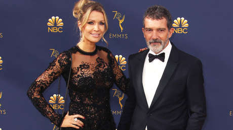 Antonio Banderas explica su extraño aplauso viral con tres dedos durante los Emmy 2018