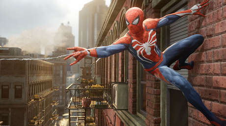 VIDEO: El 'papá del año' se divierte mientras juega al Hombre Araña con su hijo