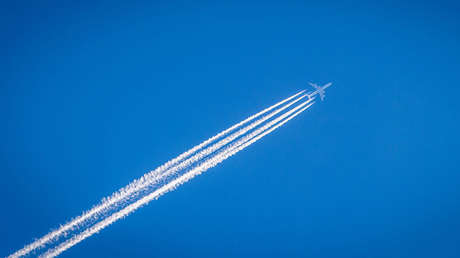VIDEO: Tres aviones tienen un espectacular (y peligroso) encuentro en pleno vuelo