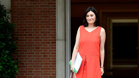 La Justicia investiga a la exministra española que dimitió por irregularidades en su máster