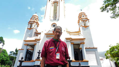 La historia de un "esclavo disimulado" que ahora es guía del Panteón de los Héroes en Venezuela