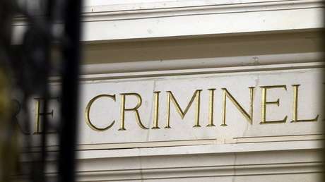 Manosea e insulta a una mujer y se convierte en el primer sancionado bajo una nueva ley de Francia