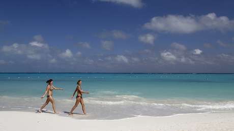 Prohíben llevar bikini cerca de los templos en una famosa isla turística
