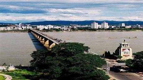 VIDEO: La 'hipnótica' y veloz demolición de un enorme puente en China