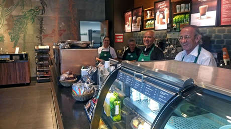 En esta cafetería de México podría atenderte tu abuelito