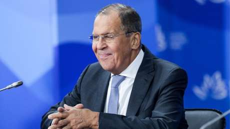 Lavrov inicia rueda de prensa con sarcasmo: "Estamos muy ocupados interfiriendo en Cataluña"