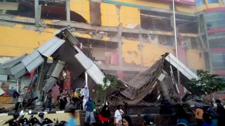 Un tsunami y un potente terremoto dejan al menos 48 muertos y cientos de desaparecidos en Indonesia