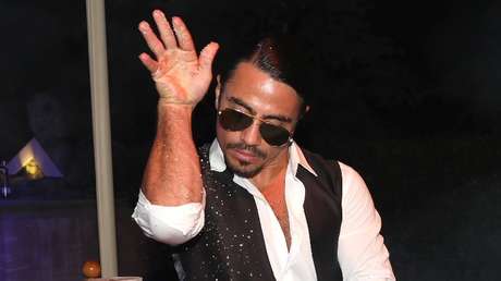 VIDEO: Fuego se descontrola en un espectáculo en restaurante del 'chico de la sal' y deja 5 heridos