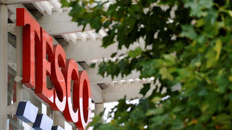 VIDEO: Arrestan a una pareja que quiso comprar demasiadas botellas de agua en un supermercado