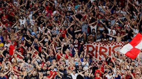 VIDEO: Varios heridos tras ceder la valla de una grada durante un gol del Sevilla contra el Éibar
